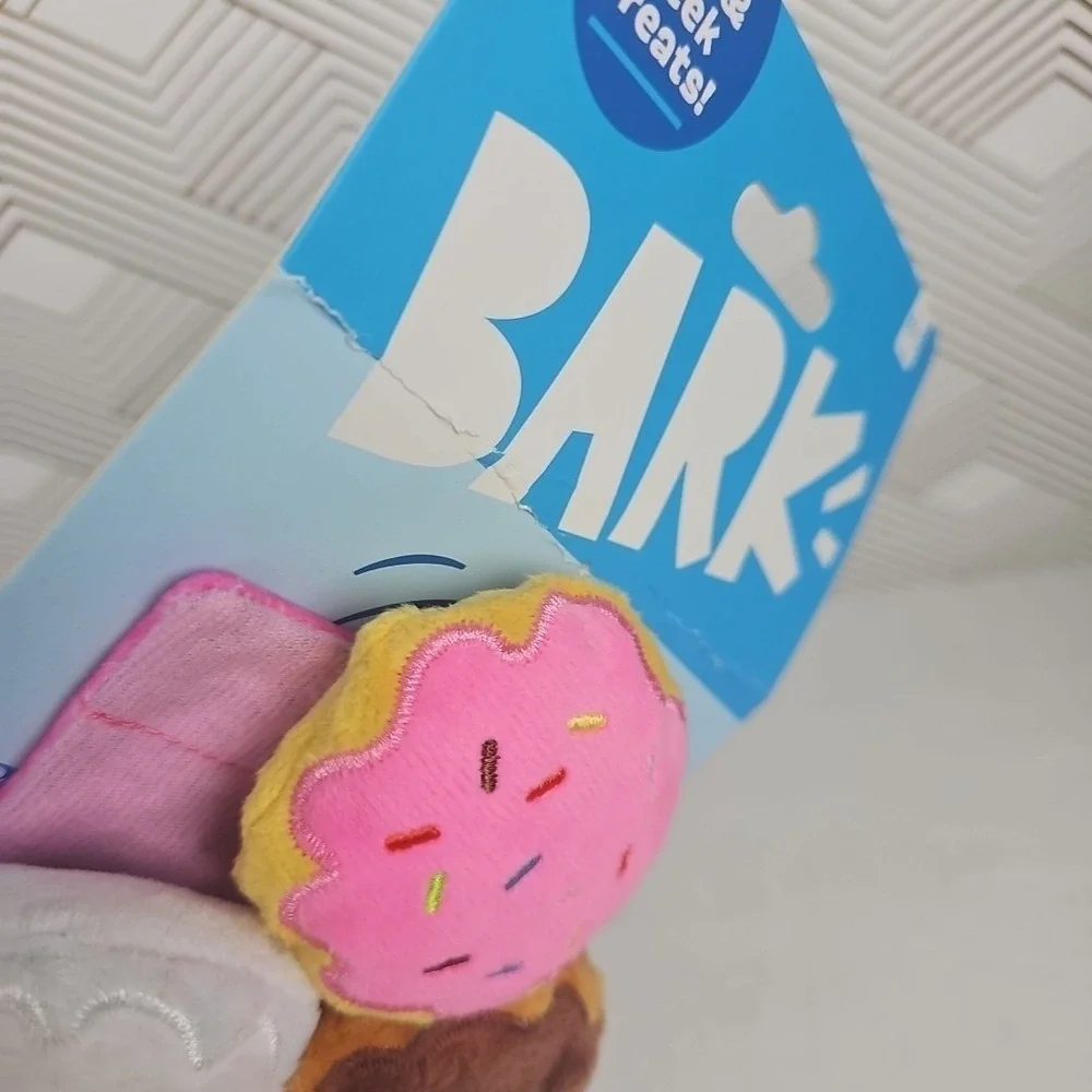 Bark Box 3 Donuts & Holder Dog Toy Crinkle Hide & Seek Treats XS/S Dogs Toys-NEW